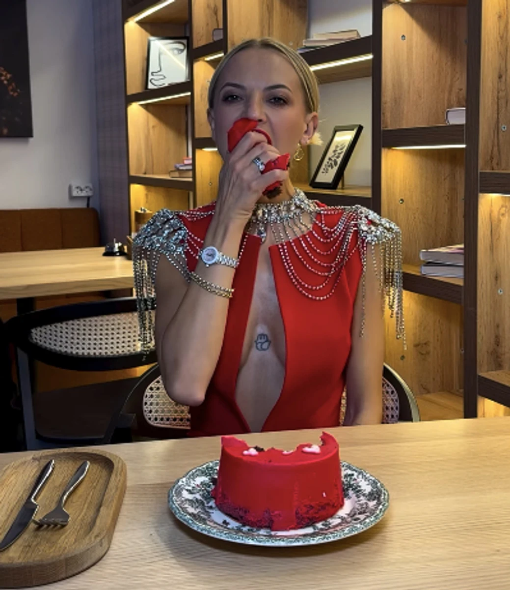 Ірина Сопонару показала, як їсть торт у сексі луці
