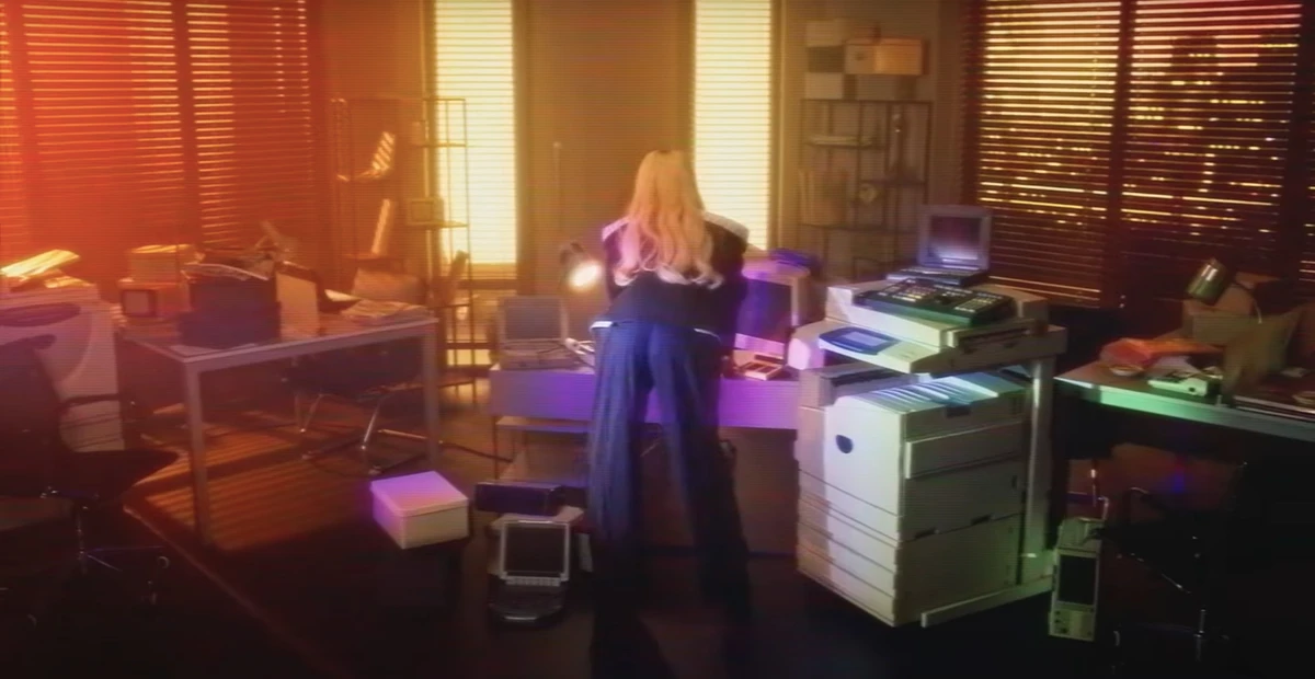 Ірина Білик ефектно попозувала у ретро кліпі з Пивоваровим