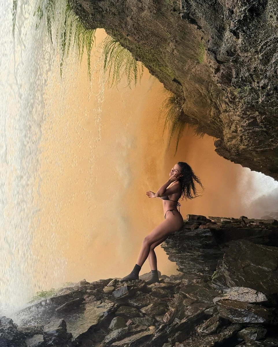 Тіна Кунакі позує у Венесуелі