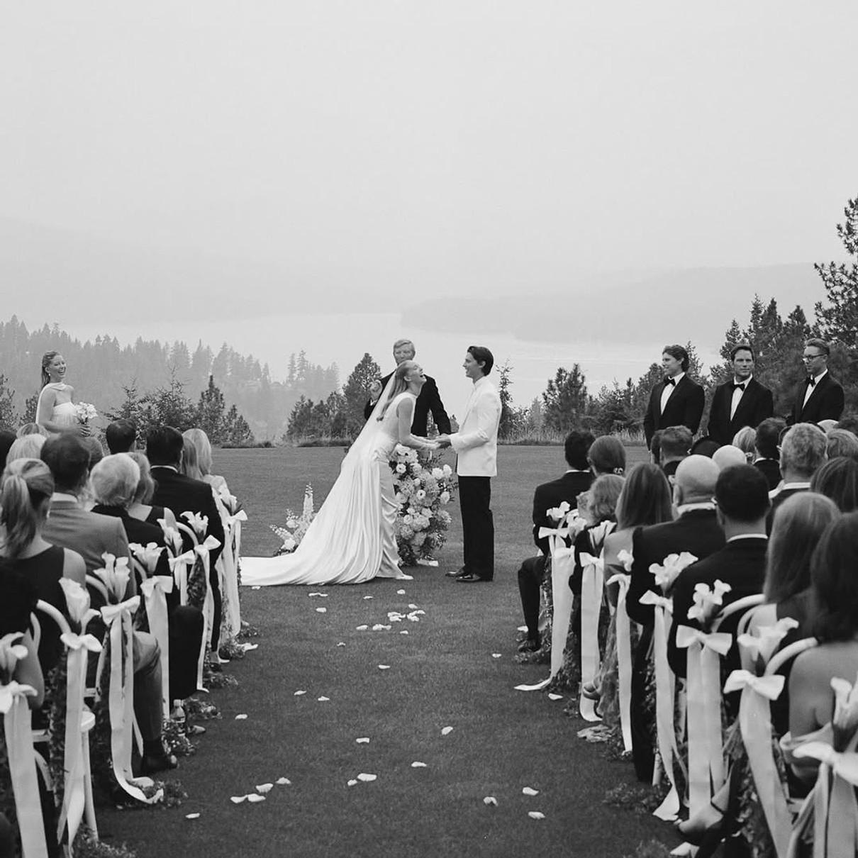 Син Арнольда Шварценеггера показав фото з весілля