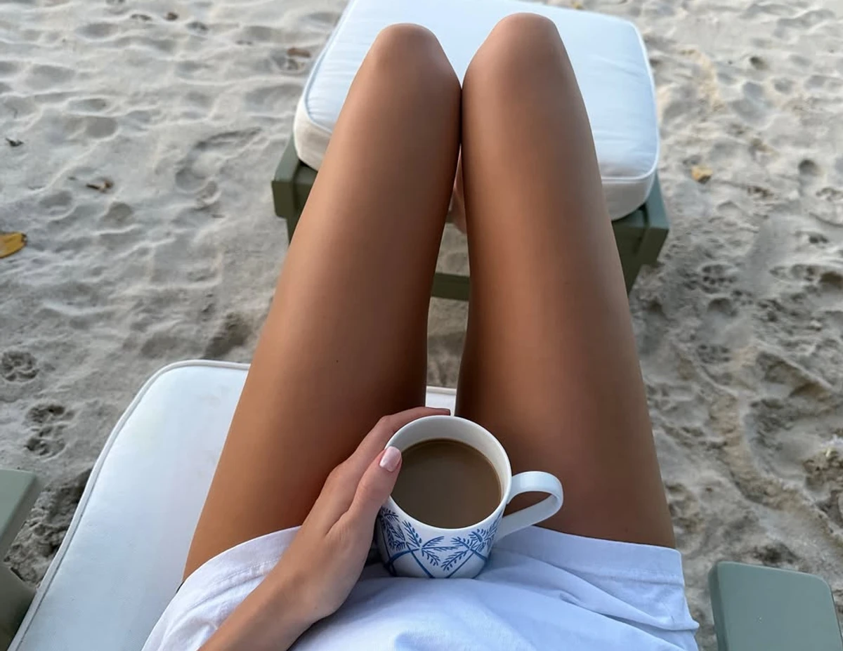 Кендалл Дженнер блиснула стрункими ногами на пляжі