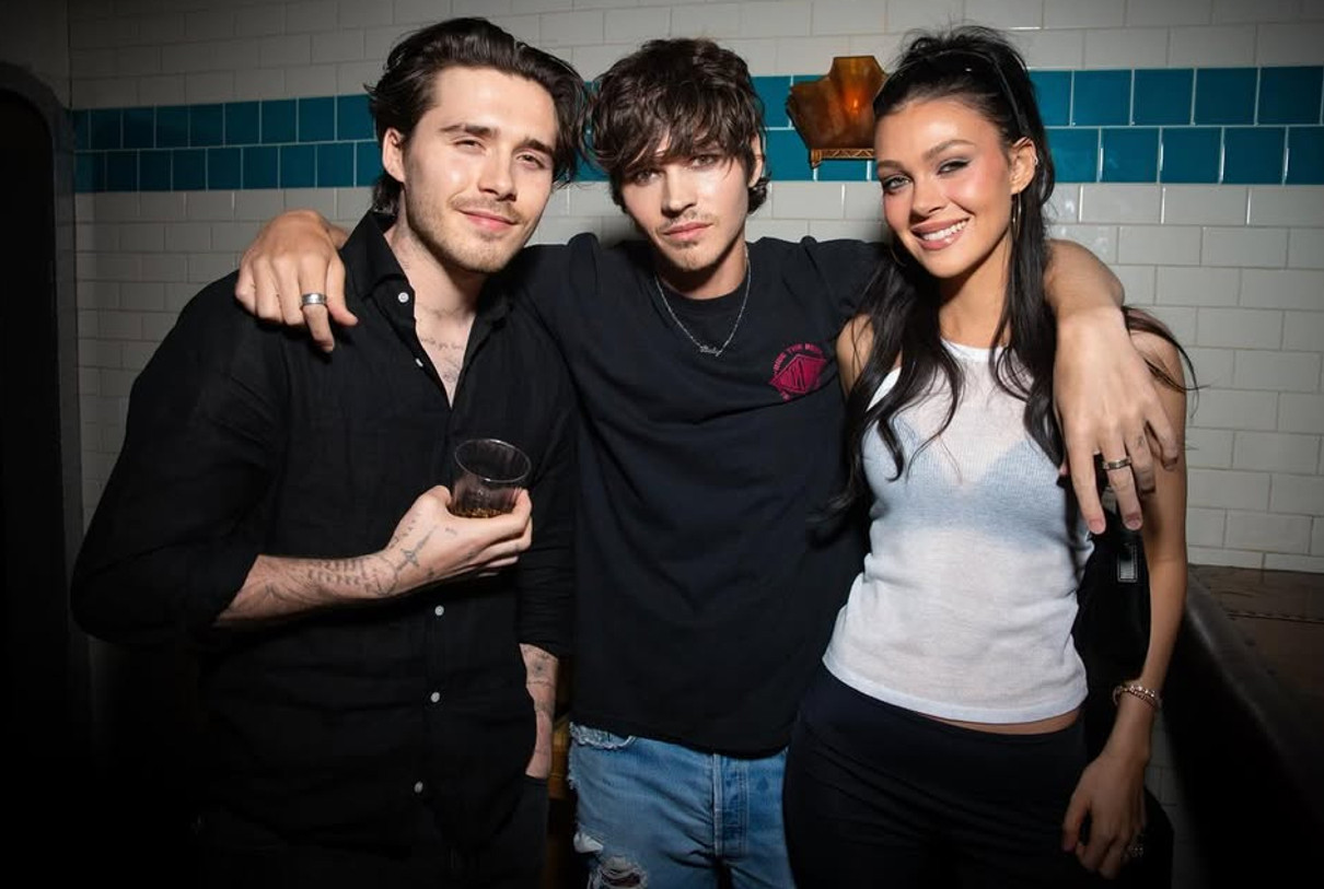 Нікола Пельтц зі своїм братом і чоловіком, Брукліном Бекхемом