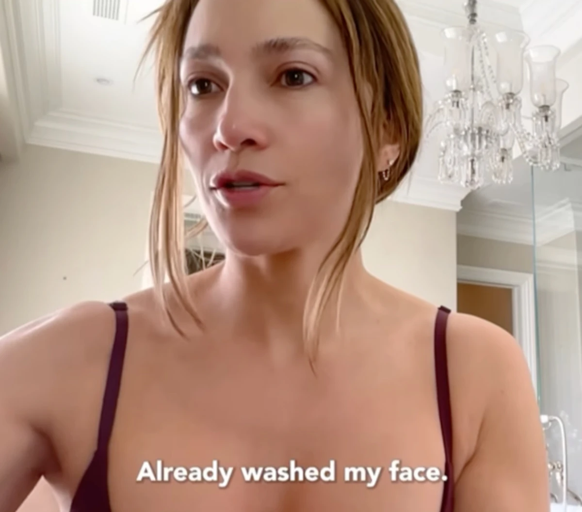 Дженніфер Лопес показала своє обличчя без макіяжу