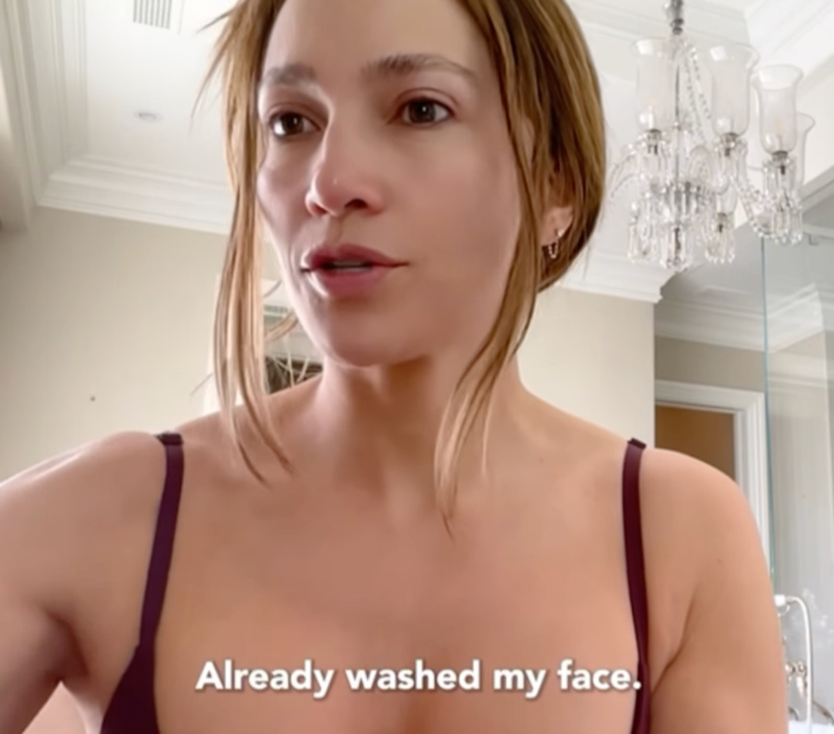 Дженніфер Лопес показала своє обличчя без макіяжу