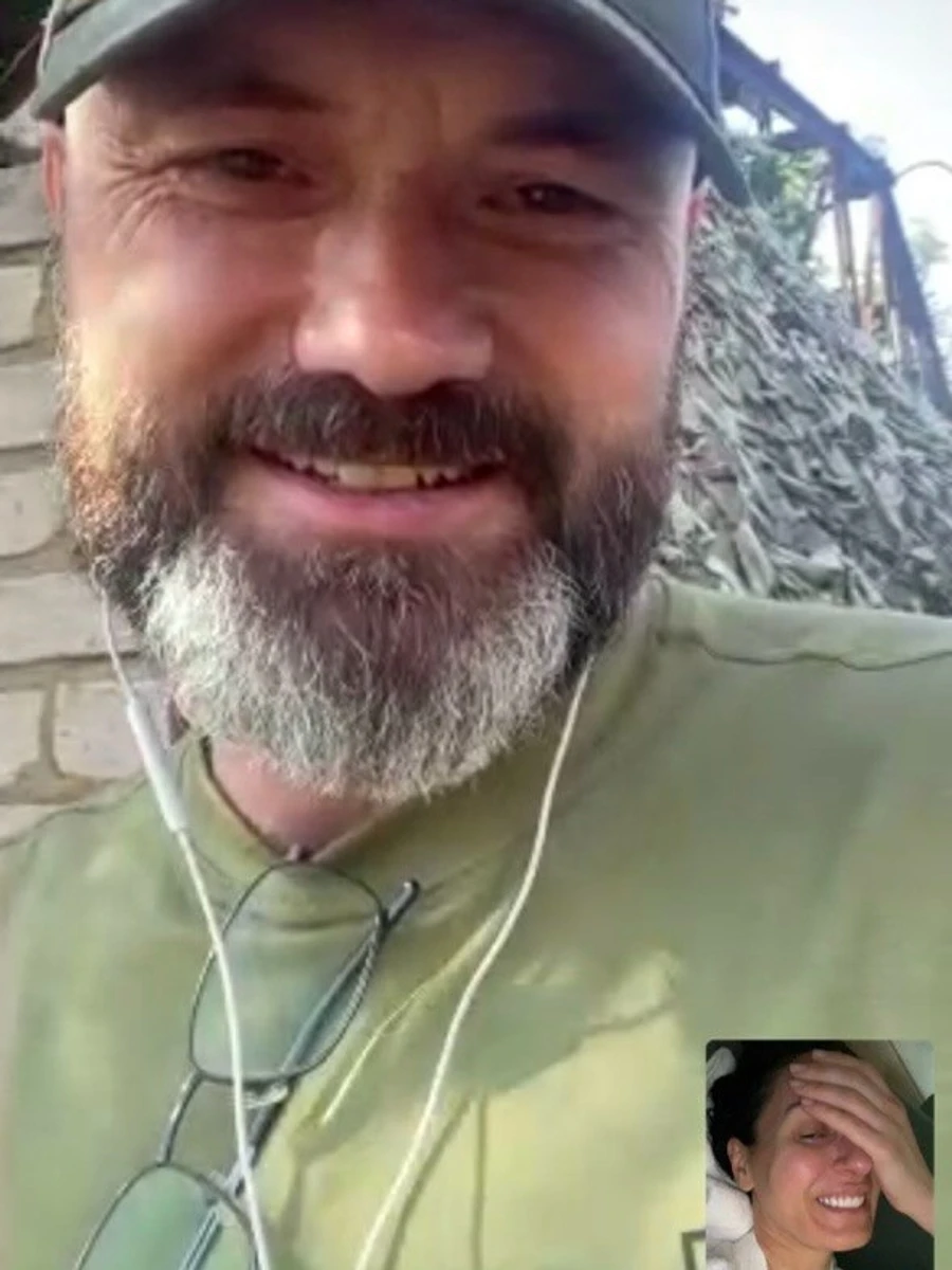 Маша показала скріни з відеоспілкування з чоловіком, який служить і буває вдома нечасто 