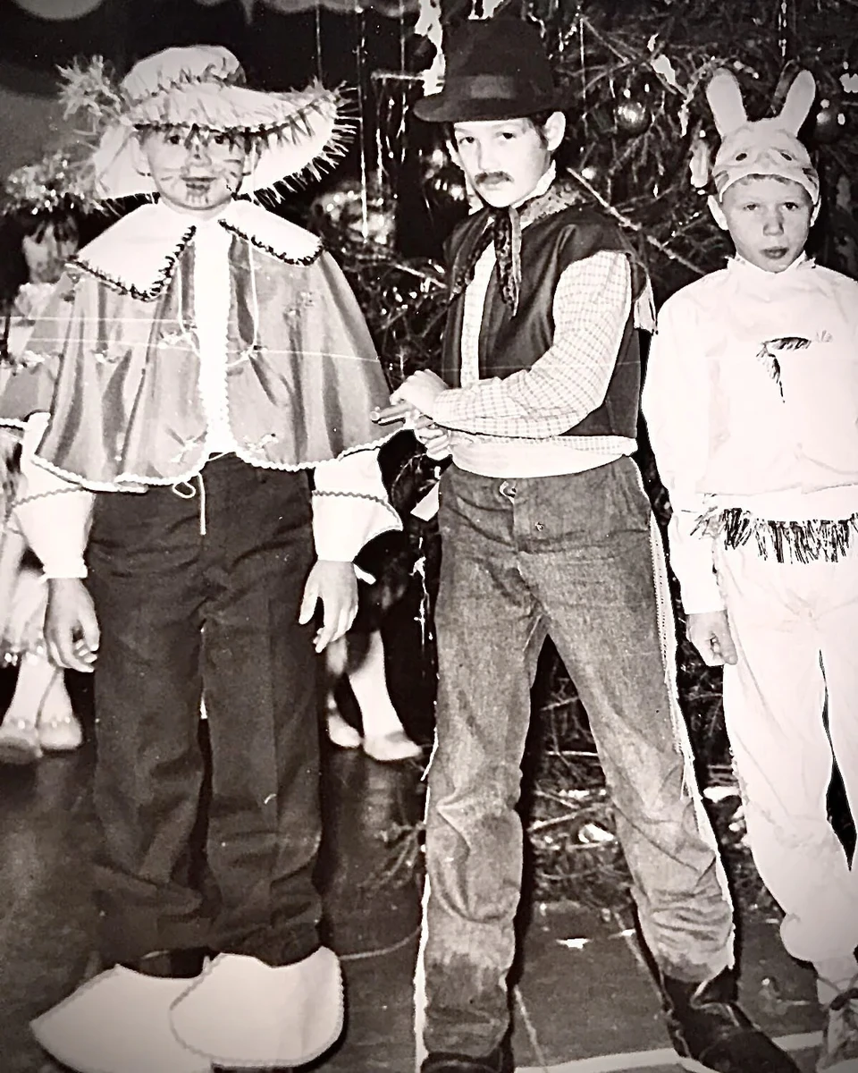 Сергій Стрельников у дитинстві в образі ковбоя