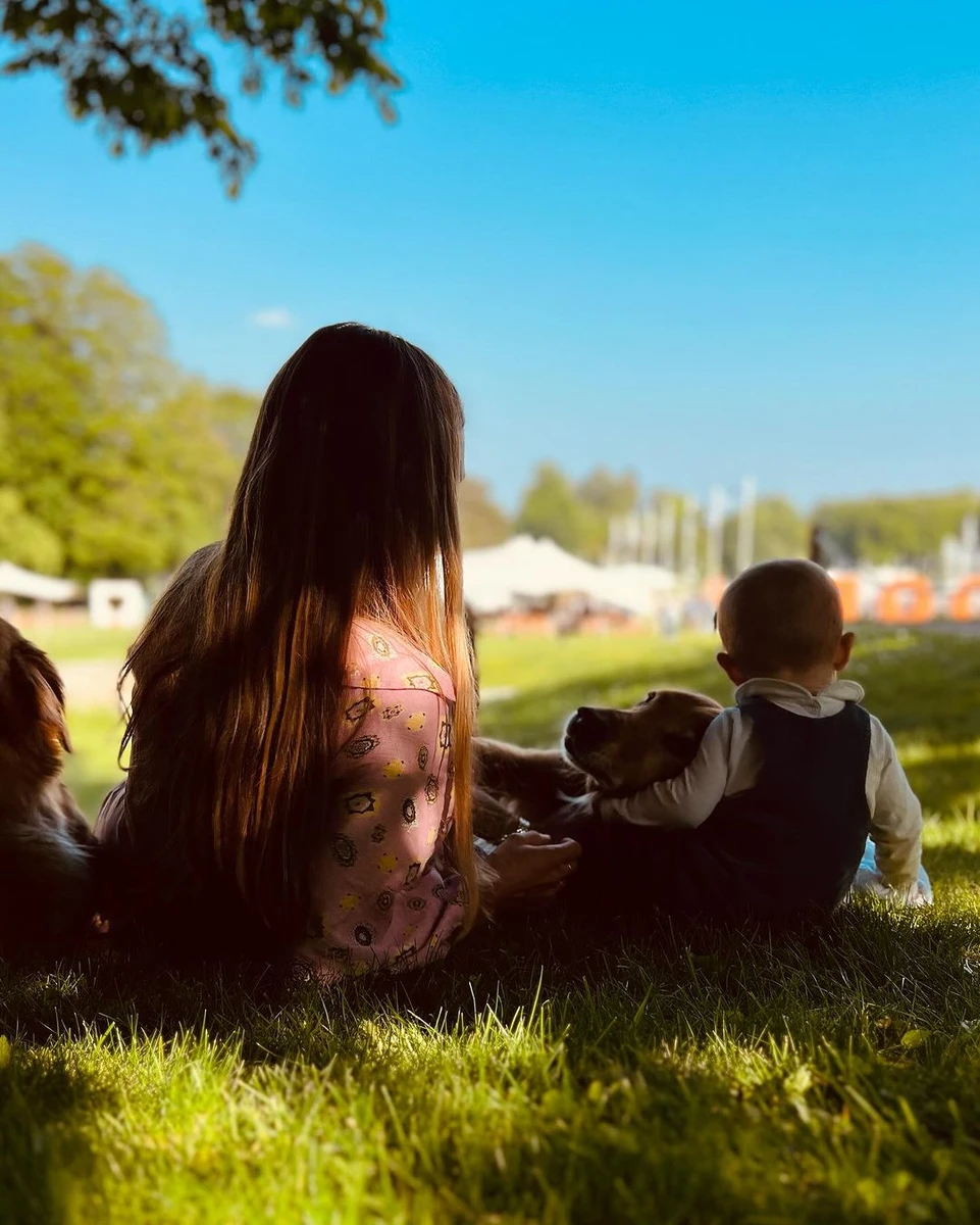 Дружина Джеймса Міддлтона з їхнім сином