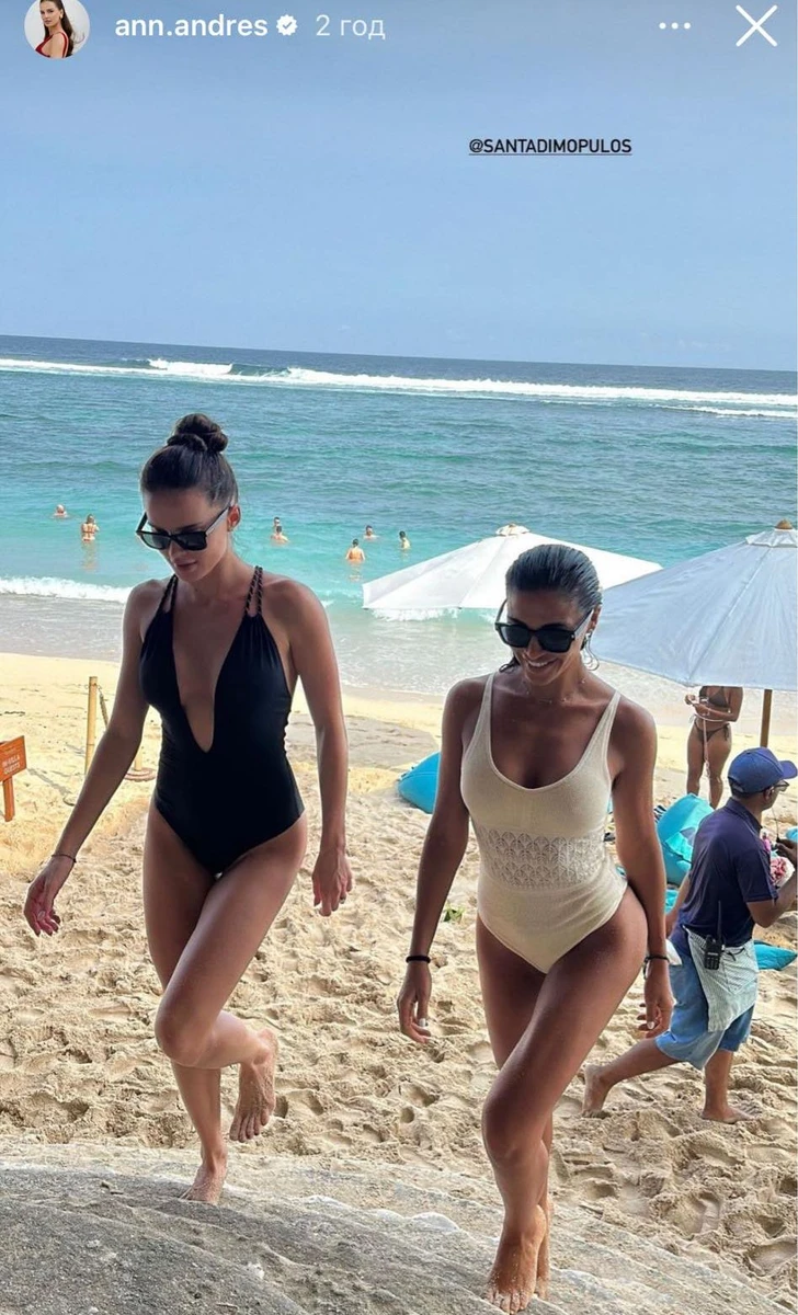 Санта Дімопулос і Анна Андрес в купальниках на Балі