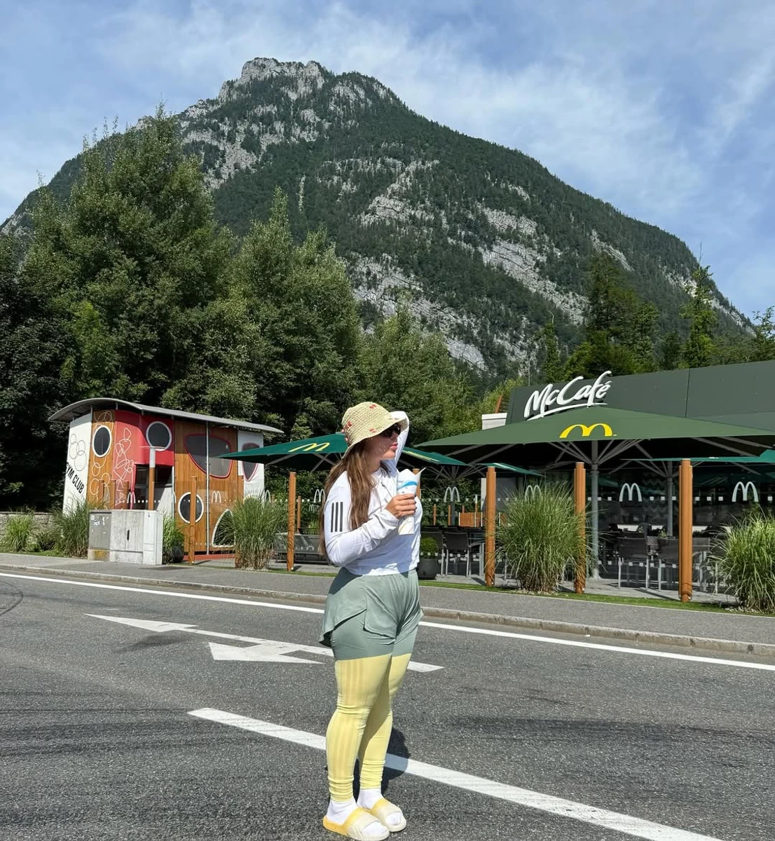 Заріцька у горах на хайкінгу