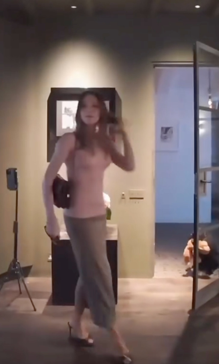 Вікторія Бекхем пришла в спортзал до чоловіка в стильному луці