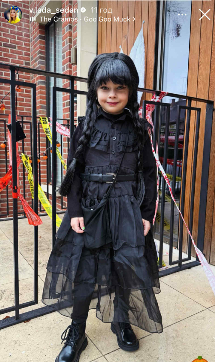 Старша донька Олександра та Влади Зінченків у костюмі