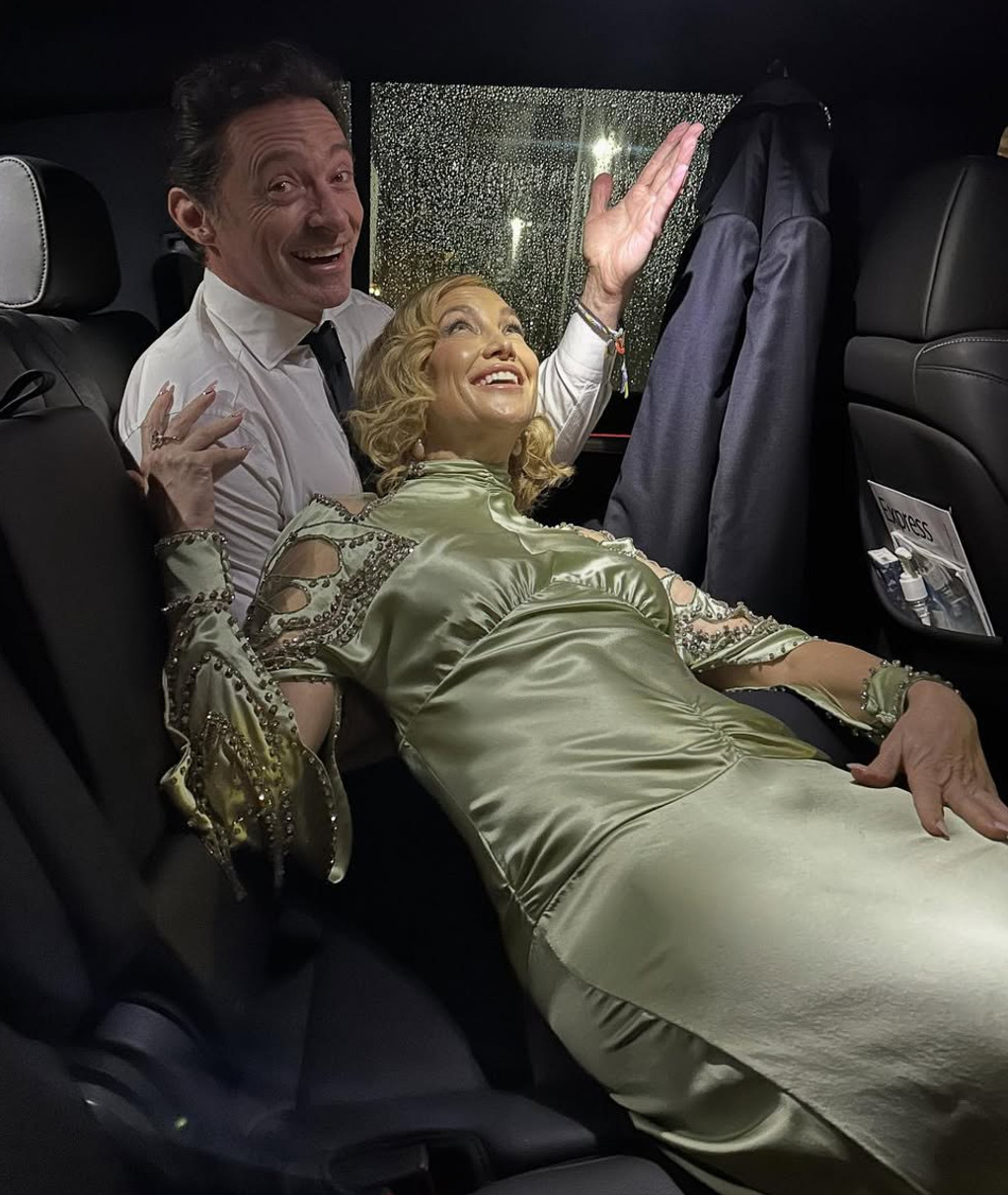 Кейт Хадсон полежала на Х'ю Джекмані в машині