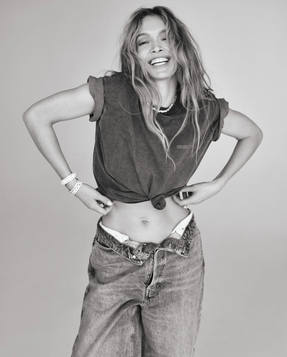 Віра Брежнєва оголила живіт