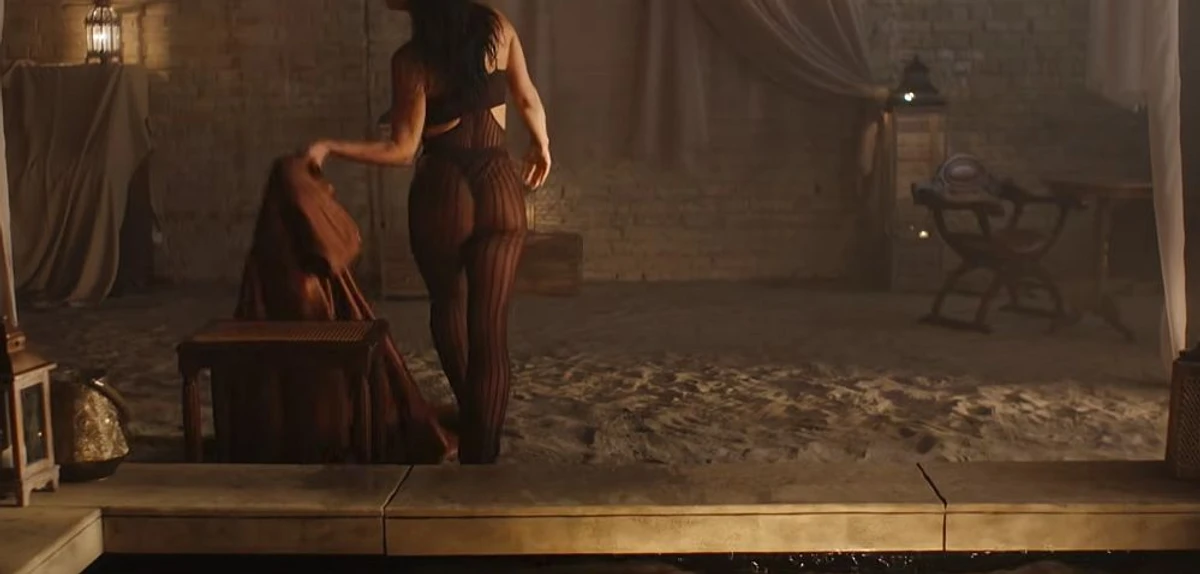 Співачка продемонструвала фігуру у всій красі 