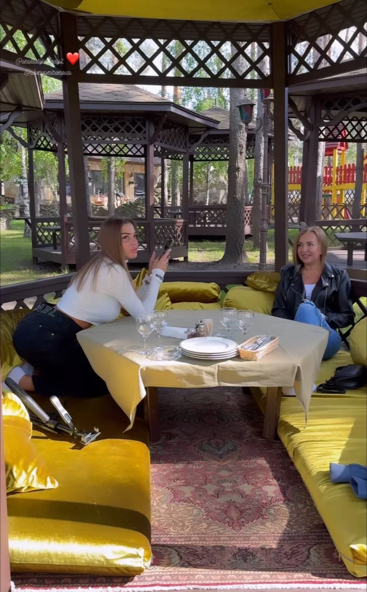 На фото Настя та її мама Алла Міронова