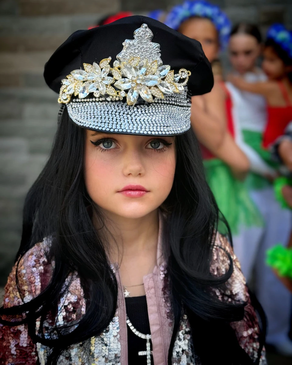 Донька Камінської брюнетка