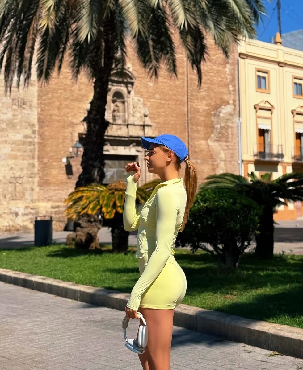 Дар'я Білодід наробила фото в Іспанії