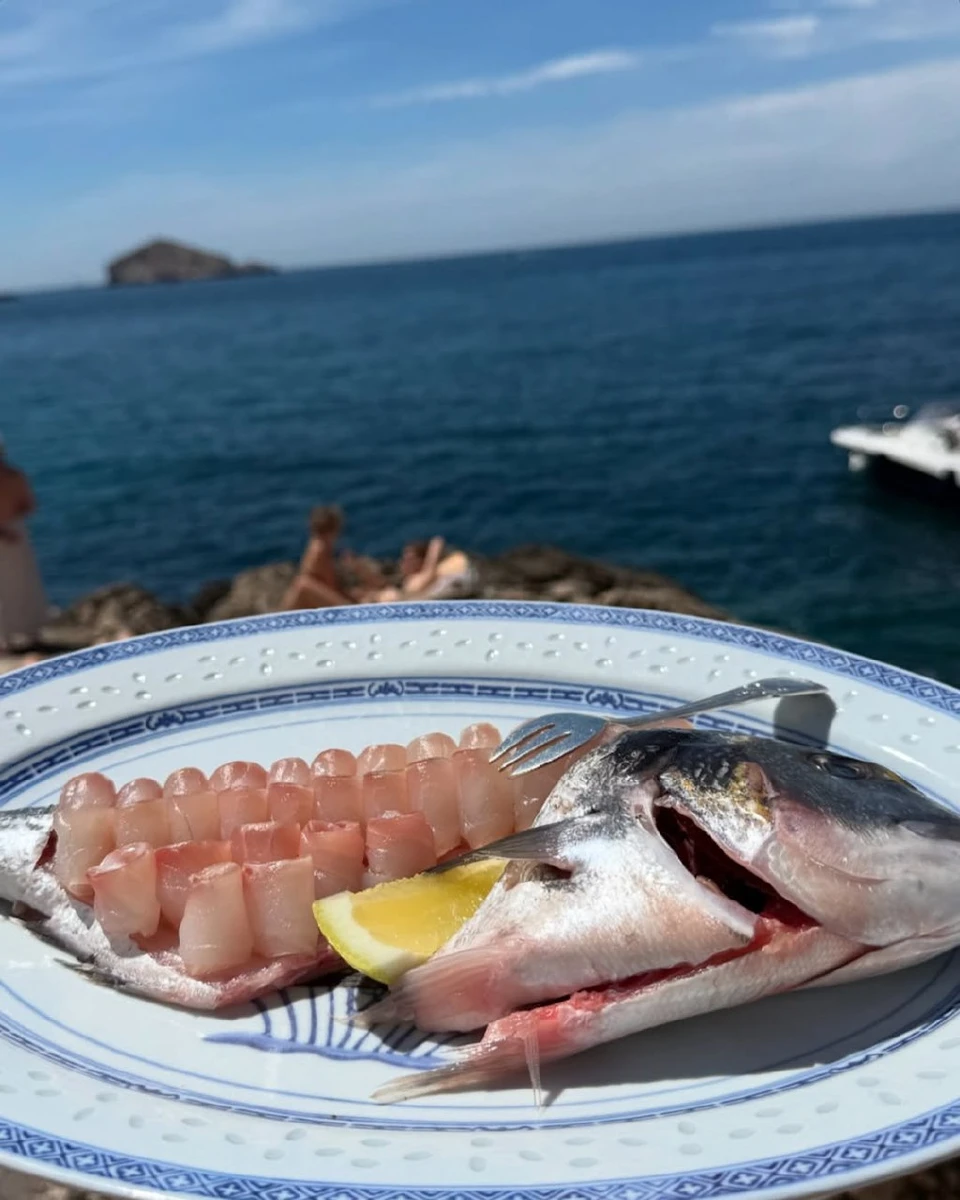 І поласували смачною рибкою