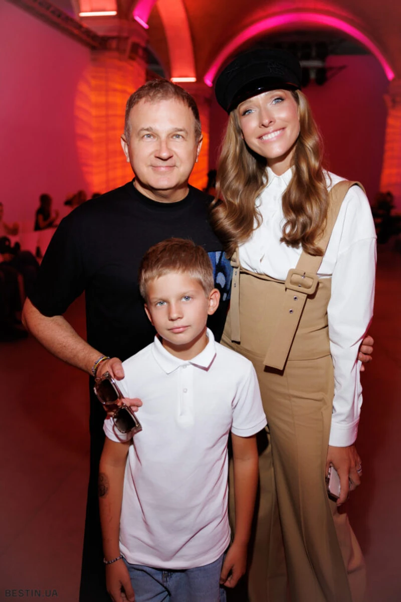 Осадча з Горбуновим і сином Іваном на моді