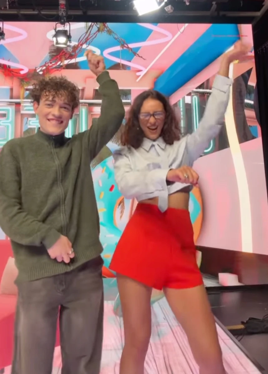 Переможець Євробачення-2024 Nemo з ведучою показали грайливі танці в Києві