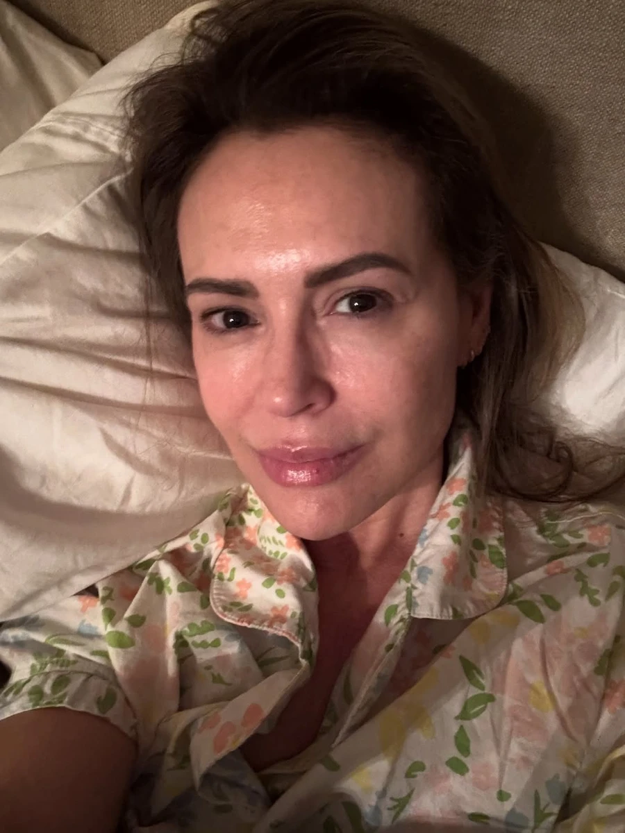 Алісса Мілано заселфилася без макіяжу