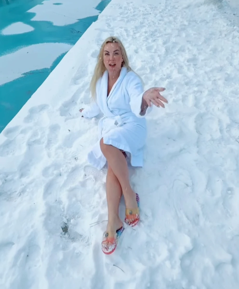 Камалія погралася снігом для ефектного кадру