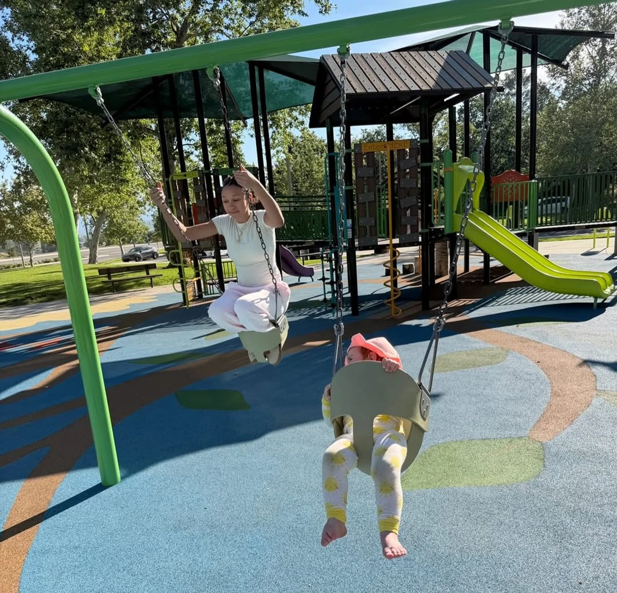 Machine Gun Kelly показав дочок від колишніх обранець