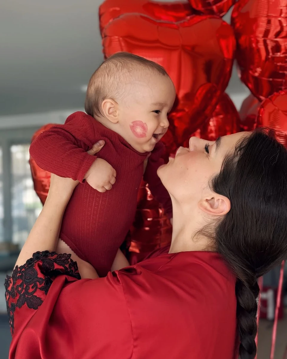 Іванна Онуфрійчук наробила фото з сином