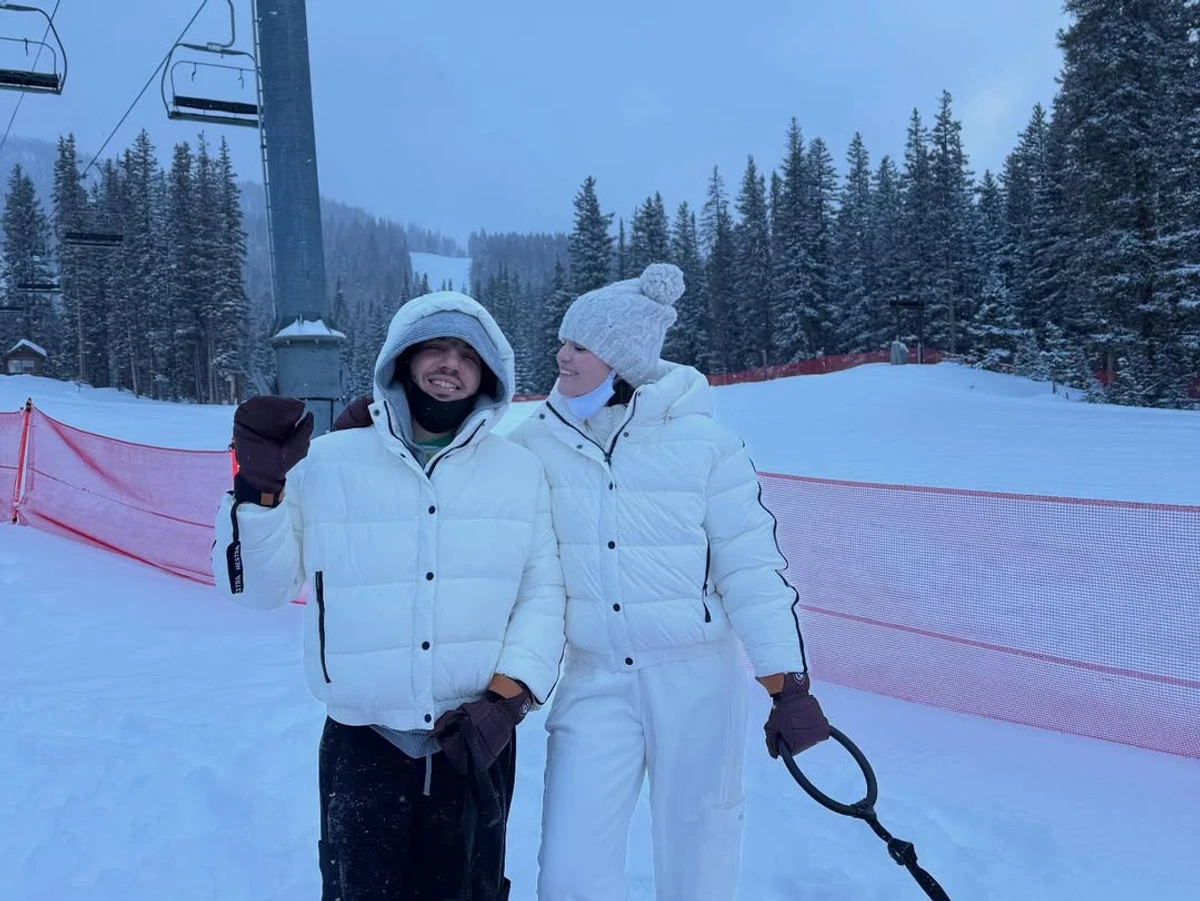 Селена Гомес попозувала з Бланко на курорті