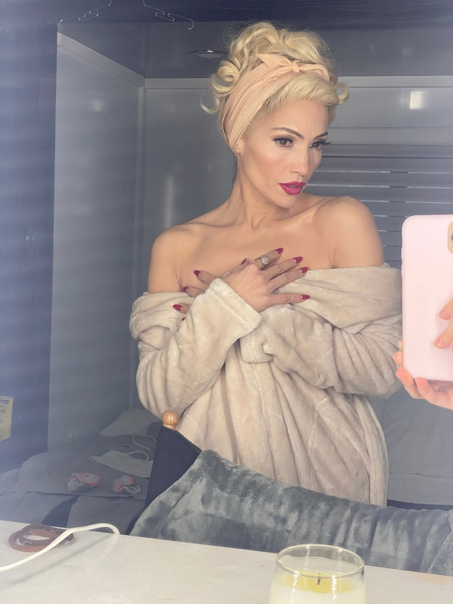 Дженніфер Лопес попозувала в образі, який дуже нагадав Гвен Стефані