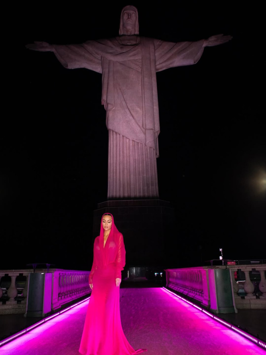 Кім Кардашян наробила нових фото