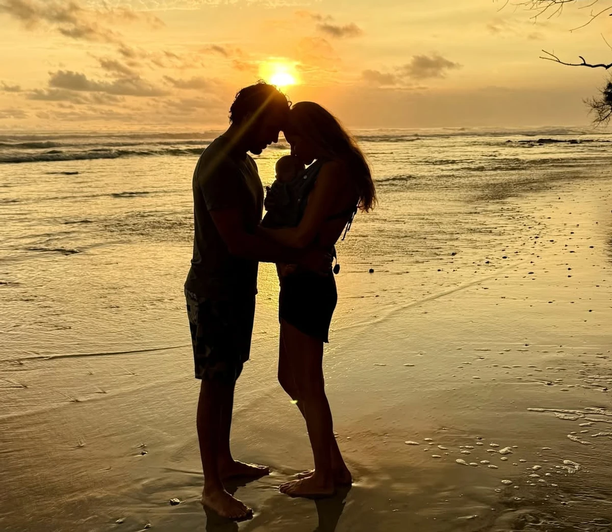 Жізель Бюндхен пока тепле фото з чоловіком і сином