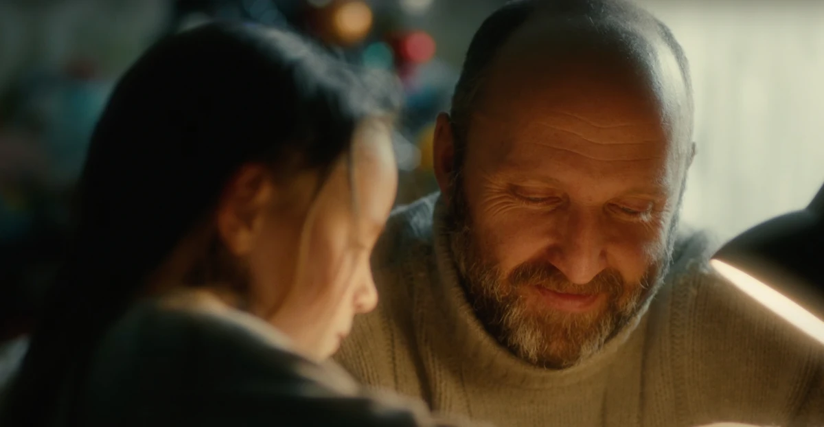 Цим відео автори та гурт хотіли подякувати всім, хто дарує українцям світло