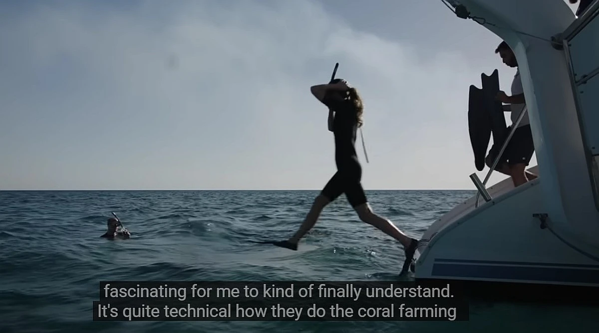 Це Кейт плигає з човна