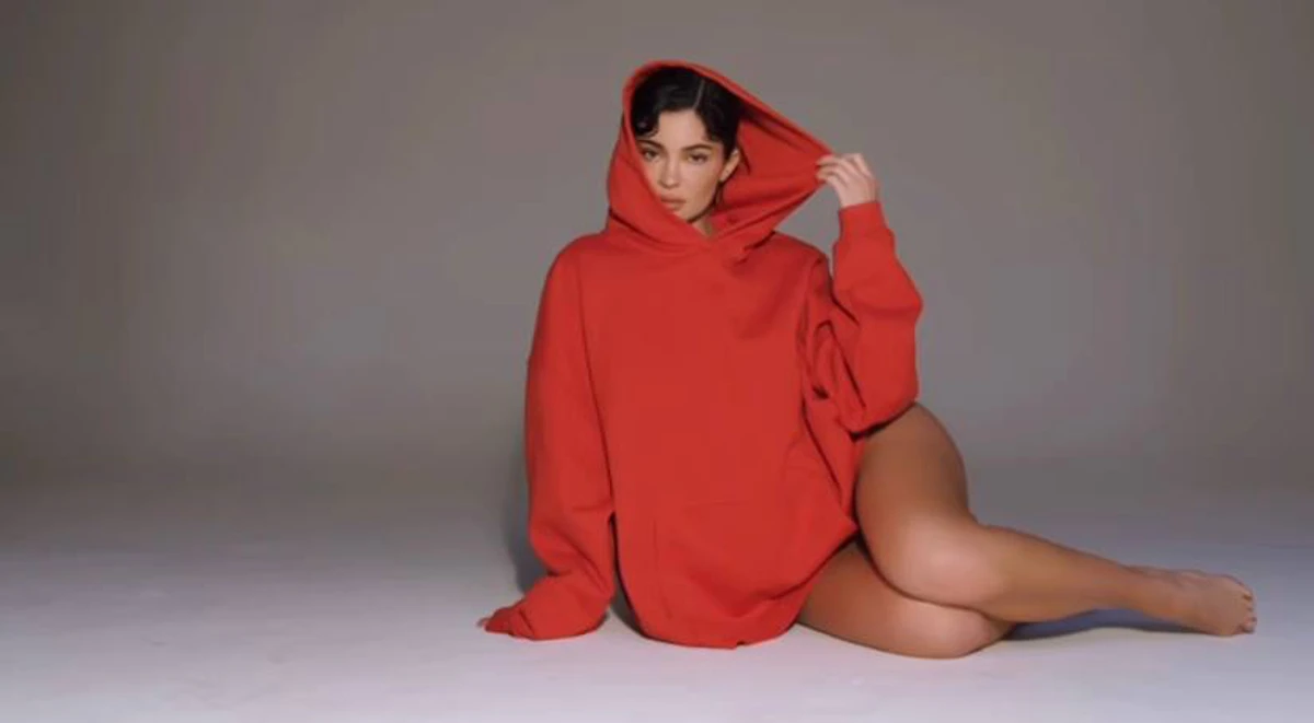 Кайлі посвітила своїми соковитими стегнами