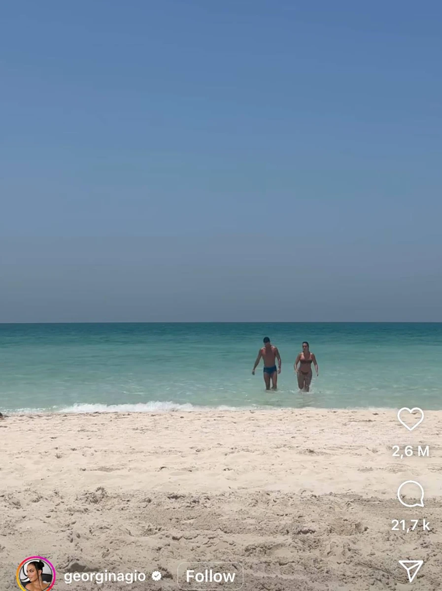 Джорджина старанно підходить до зйомок контенту