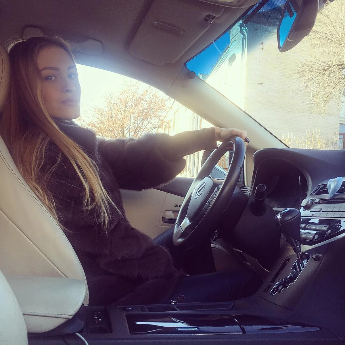 Помічниця Тищенка та Лексусі