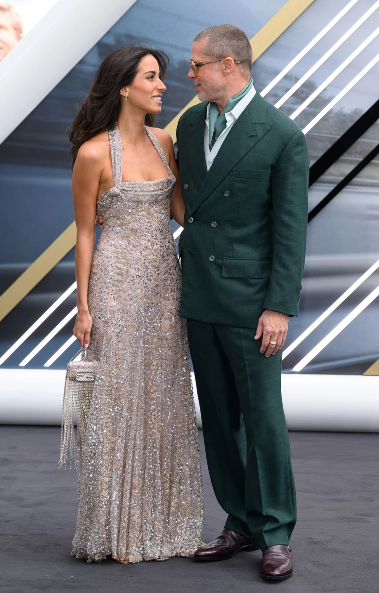 Бред Пітт із коханою