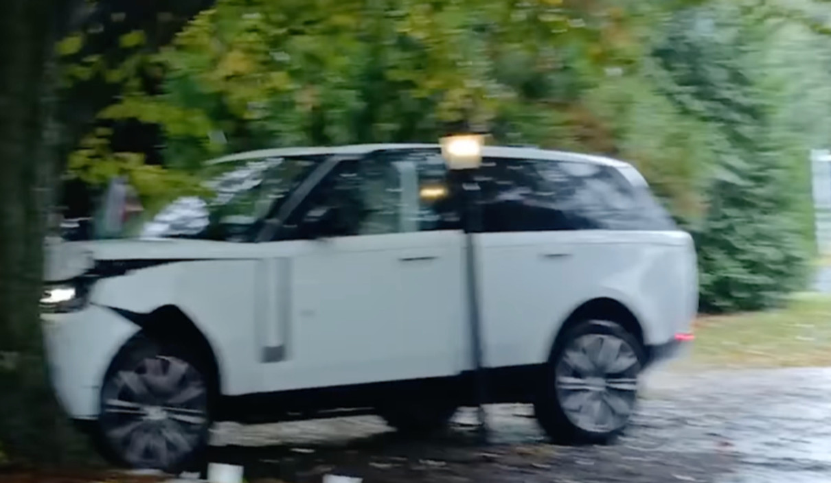 Алек Болдуїн розбив машину дружини в аварії