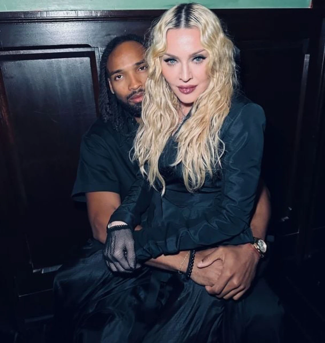 Мадонна заручилася з коханим-футболістом, що молодший на 37 років