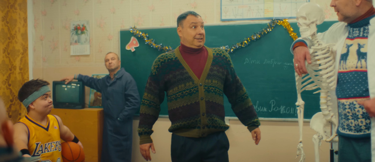 Віктор Павлік з іншими зірками попозував у кліпі THE OLEG