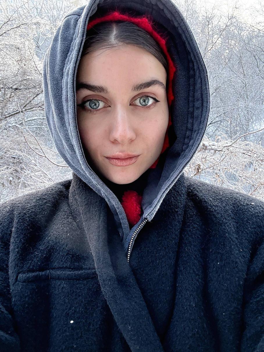 Співачка Jerry Heil позує для фото