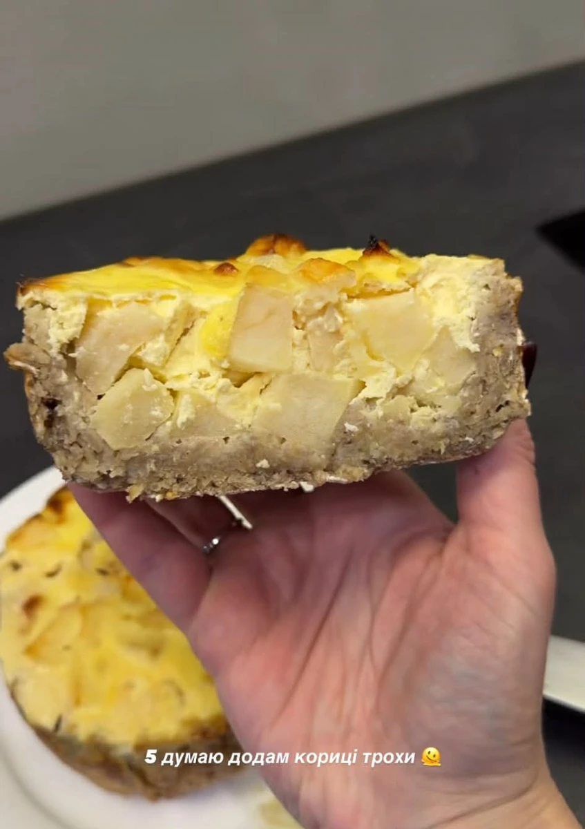 Яблучний пиріг без борошна і цукру