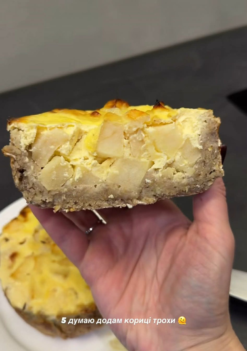 Яблучний пиріг без борошна і цукру