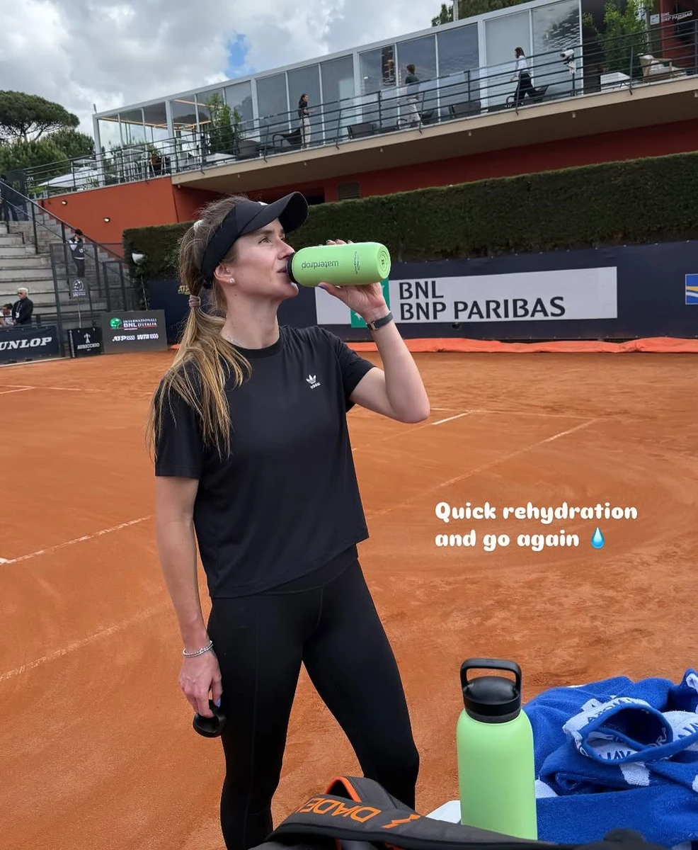 Еліну Світоліну у спортлуці зазнімкували на тенісному корті