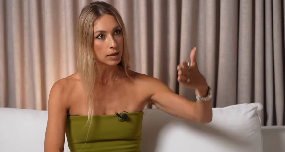 Лайф-коуч (в разі чого) зможе себе забезпечити, але не хоче, щоб її Супермен розслаблявся