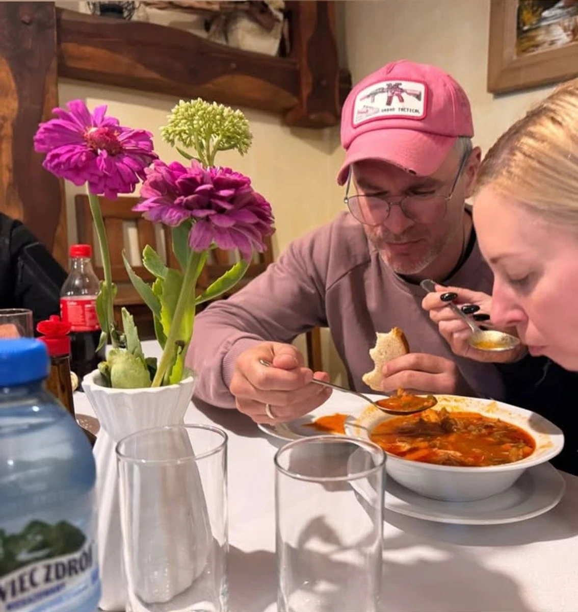 Тоня Матвієнко і Арсен Мірзоян скуштували борщ на камеру