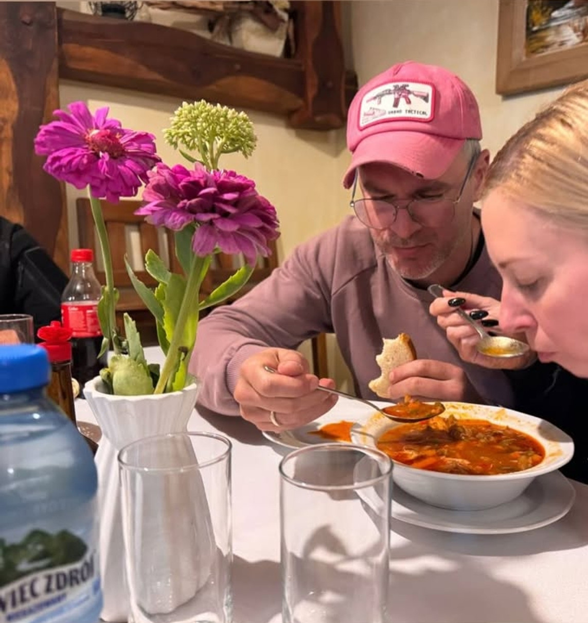 Тоня Матвієнко і Арсен Мірзоян скуштували борщ на камеру