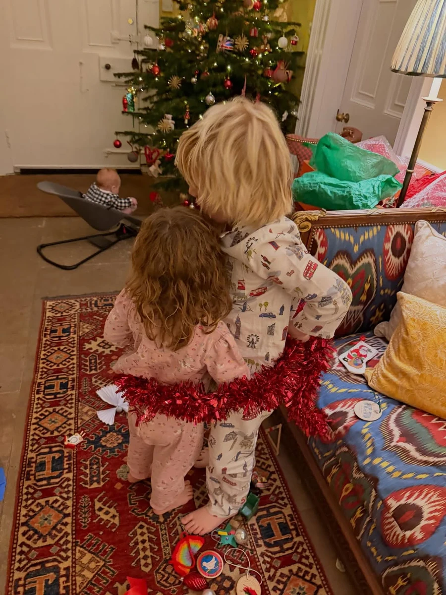 Борис Джонсон з дружиною нарядили новорічну ялинку