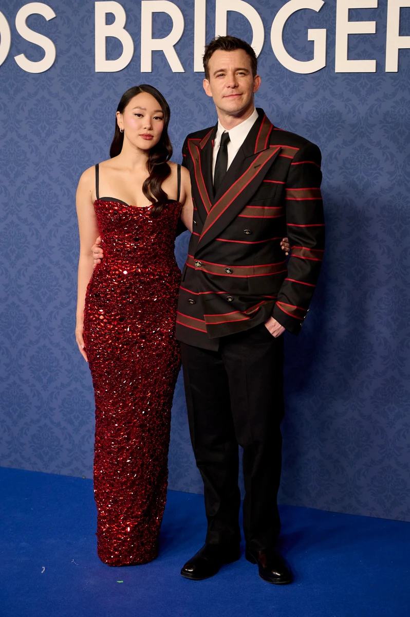 Єрін Ха та Люк Томпсон з Бріджертонів